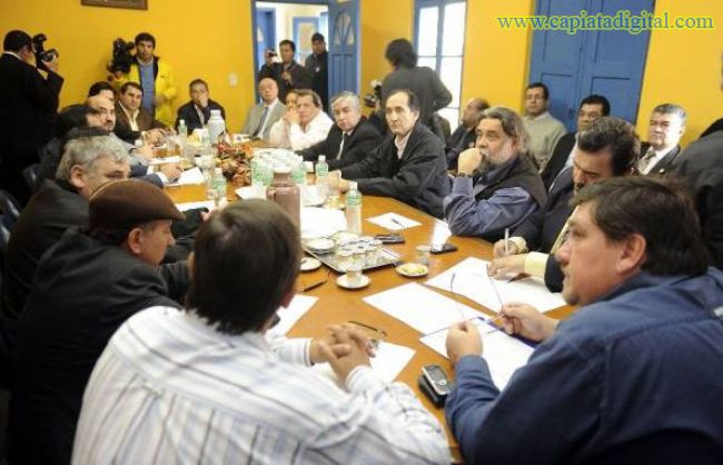 Se complica el panorama a Lugo, hasta el PLRA amenaza con llevarle a juicio político