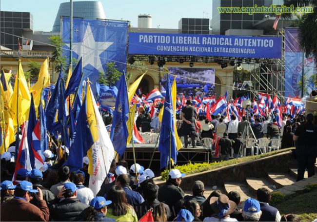 Llano descabalga de su candidatura presidencial, el camino queda libre para Alegre