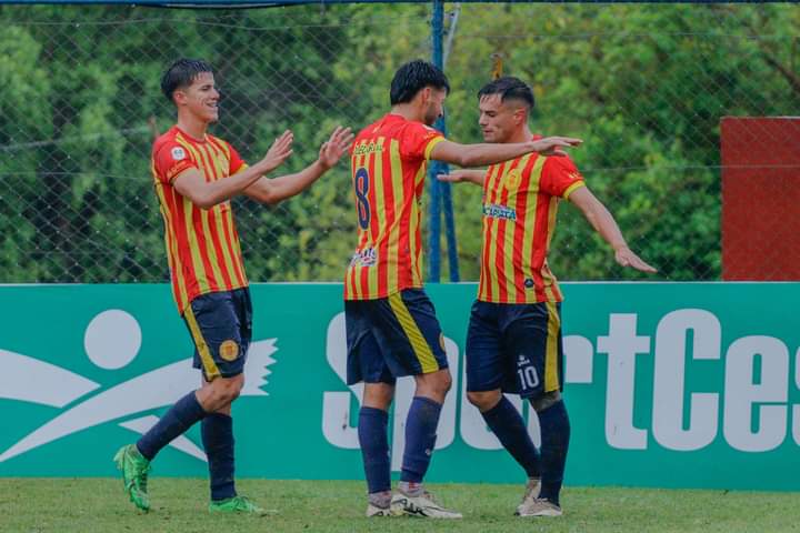 Vital triunfo  bajo lluvia