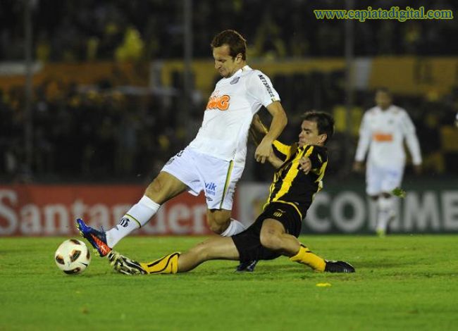 Peñarol - Santos empatan en primera final en el Centenario