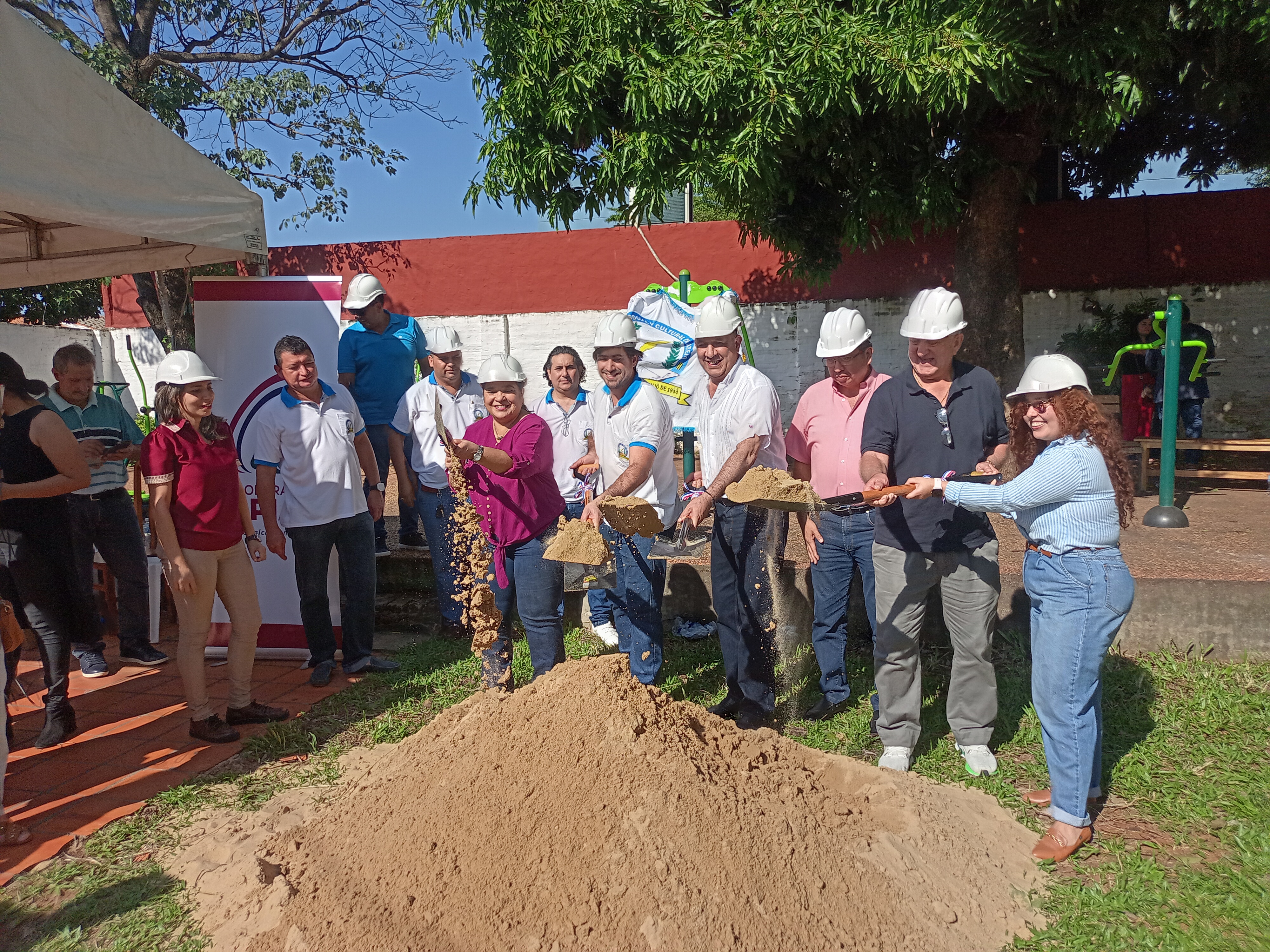 Con palada inicial se pone en marcha construcción del polideportivo del Centro Social 